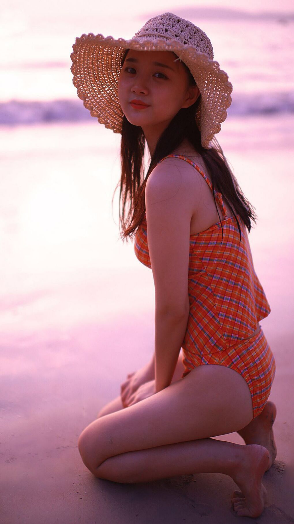 跨越时空的绿茵对决，当突尼斯蓝白遇上马赛蓝，梅西在混沌中定义唯一